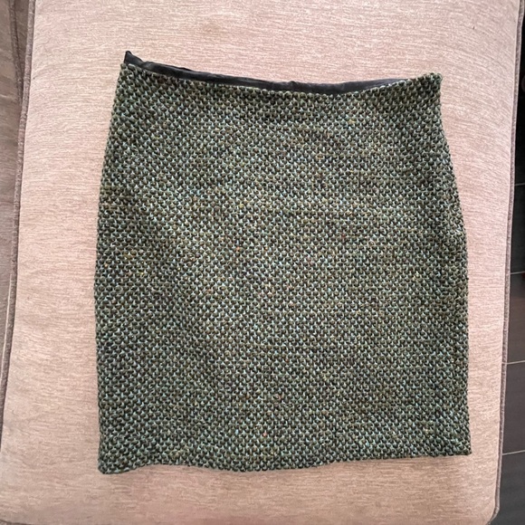 J. McLaughlin 100% Wool Tweed Skirt 4 Green Gold Metallic Navy Office Career - Picture 7 of 7